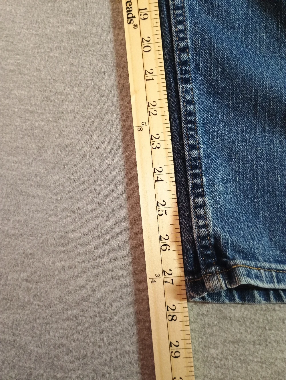 Wrangler Men's Size 34 Classic Straight Leg Blue Jeans